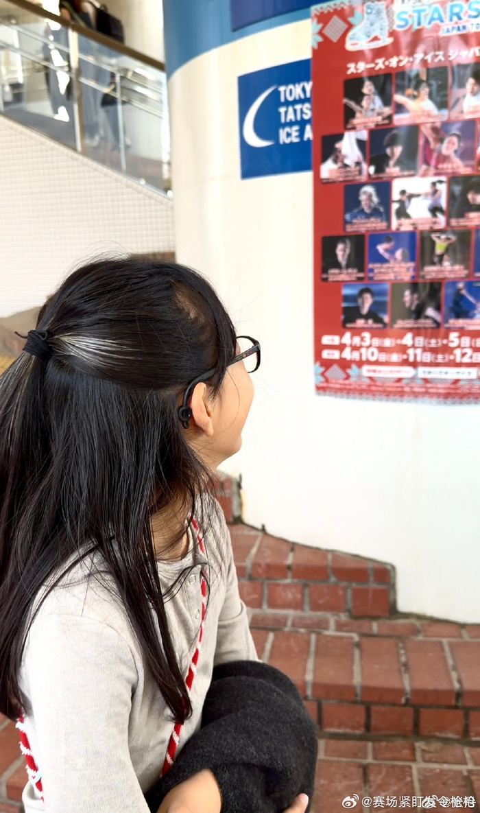 jiuyou-张丹带小朋友观看米兰冬奥会选手训练|AC米兰|荒川静香|花样滑冰|拍摄|比耶_新浪体育_新浪新闻
